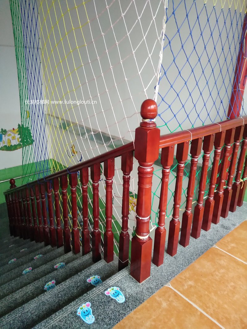 酒红色圆小柱扶手展示