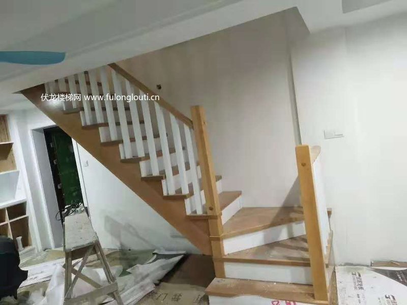复式阁楼实木楼梯款式效果参考 13