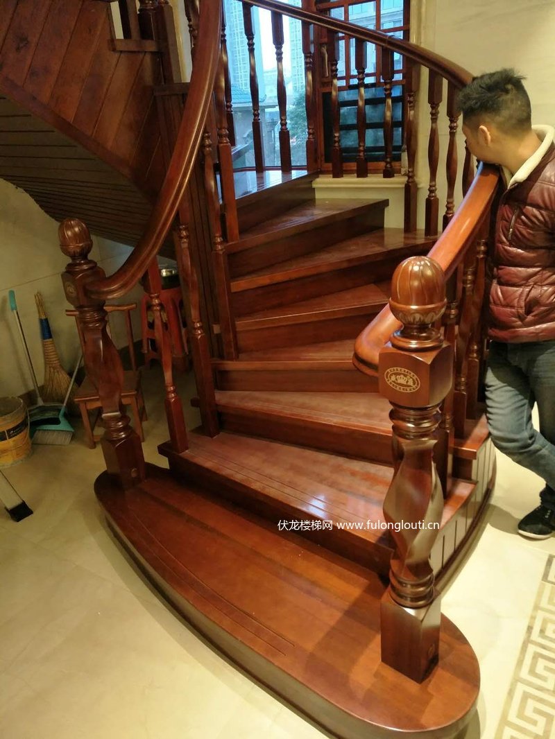 复式阁楼实木楼梯款式效果参考 26
