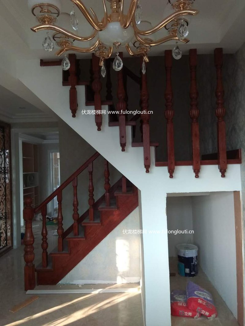 复式阁楼实木楼梯款式效果参考 7