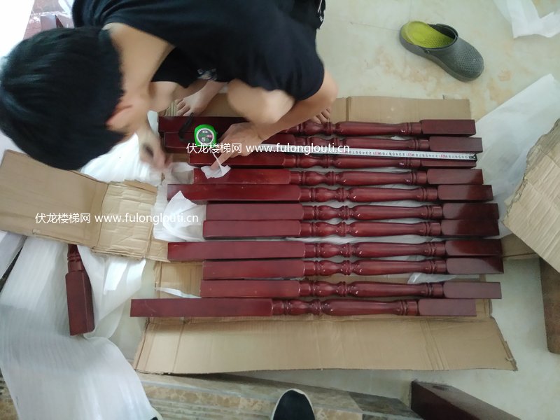 圆小柱实木楼梯扶手款式参考 34