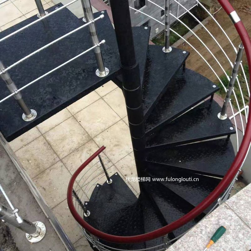 室外钢木楼梯款式效果参考 2