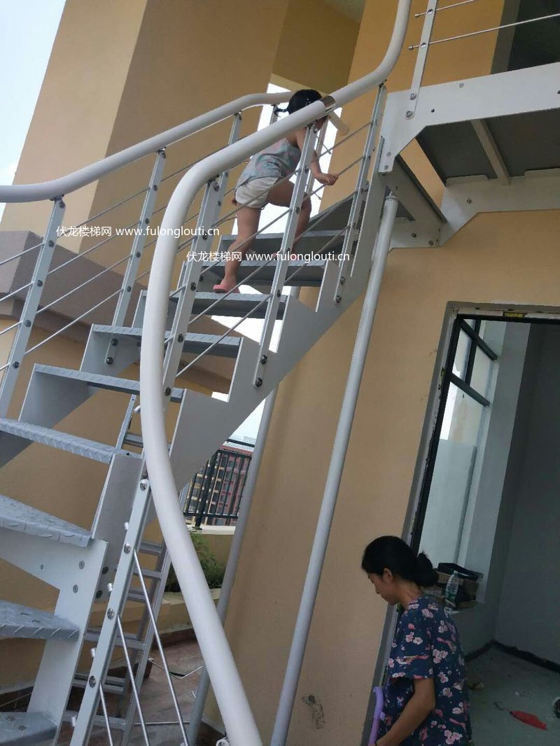 室外钢木楼梯款式效果参考 5