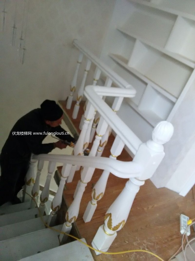 花瓶雕花柱实木扶手款式效果参考 1